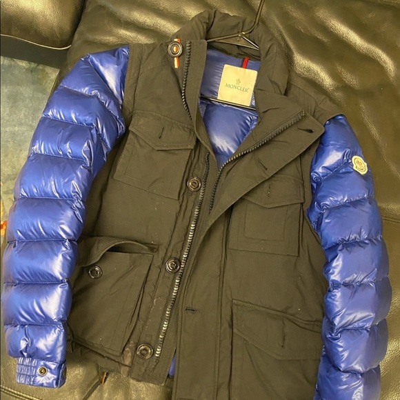 Moncler Blue puffer jacket - Picture 2 of 7